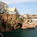 Veel kive ja koopaid (Antalya on merest kõrguvate 40m kaljude peale ehitatud)