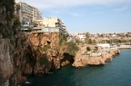 Veel kive ja koopaid (Antalya on merest kõrguvate 40m kaljude peale ehitatud)